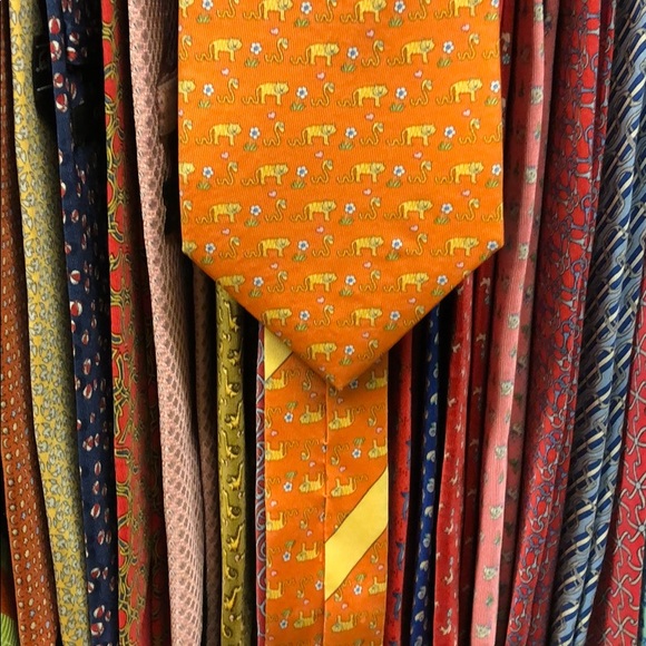Ferragamo tie. Orange and yellow. Animals print. - Picture 4 of 7